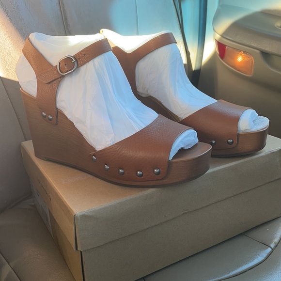 Brand new. Beautiful rust brown color is perfect for a California fall! - Picture 4 of 5